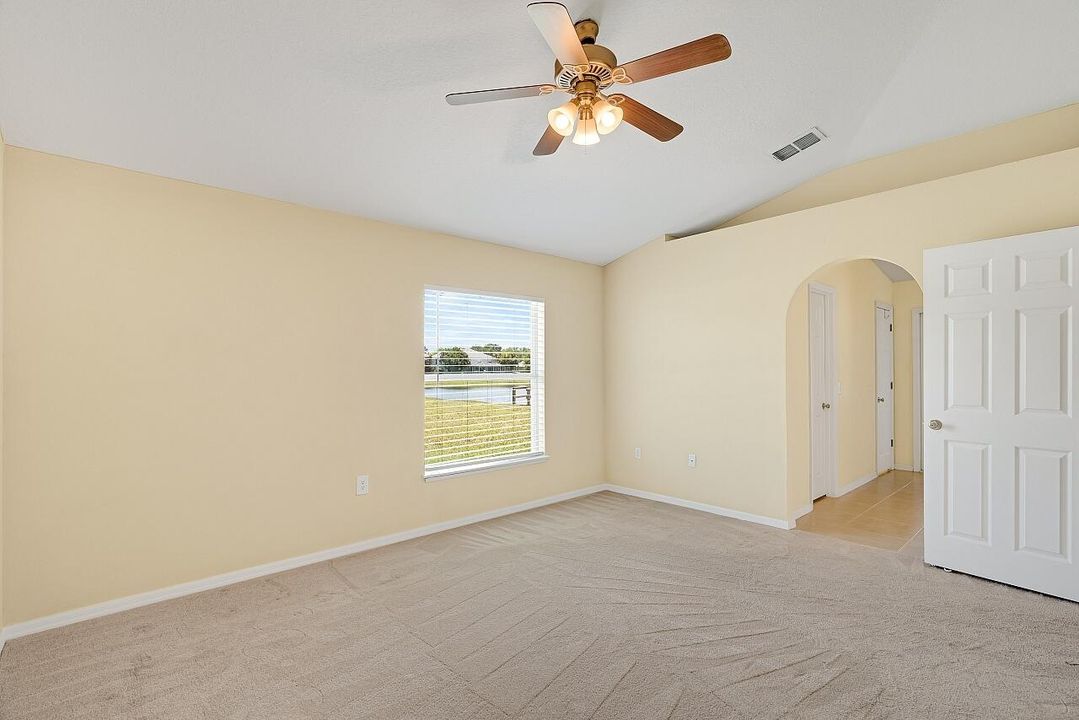 Activo con contrato: $375,000 (4 camas, 2 baños, 1863 Pies cuadrados)