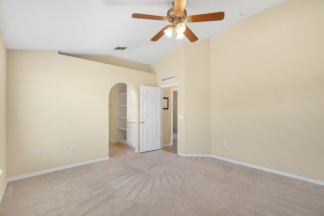 Activo con contrato: $375,000 (4 camas, 2 baños, 1863 Pies cuadrados)