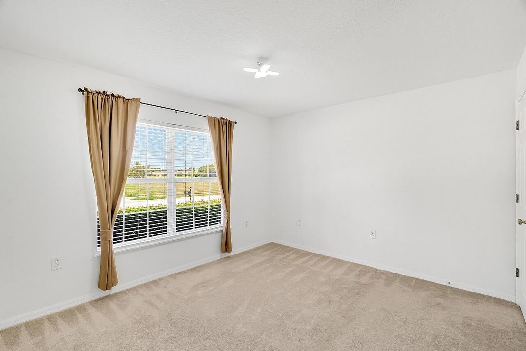 Activo con contrato: $375,000 (4 camas, 2 baños, 1863 Pies cuadrados)