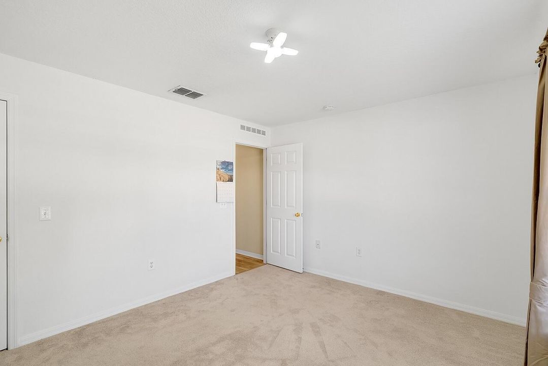 Activo con contrato: $375,000 (4 camas, 2 baños, 1863 Pies cuadrados)