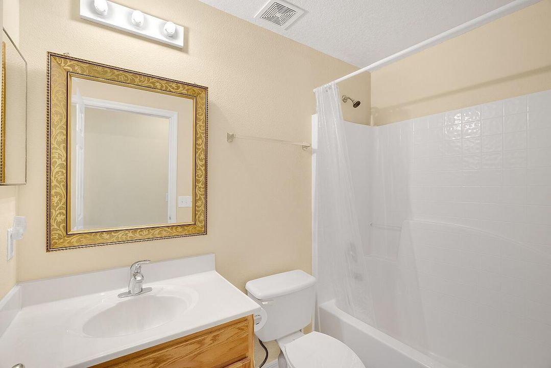 Activo con contrato: $375,000 (4 camas, 2 baños, 1863 Pies cuadrados)