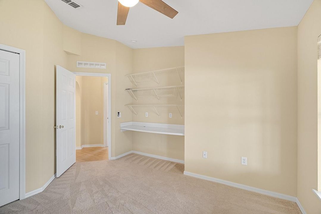 Activo con contrato: $375,000 (4 camas, 2 baños, 1863 Pies cuadrados)