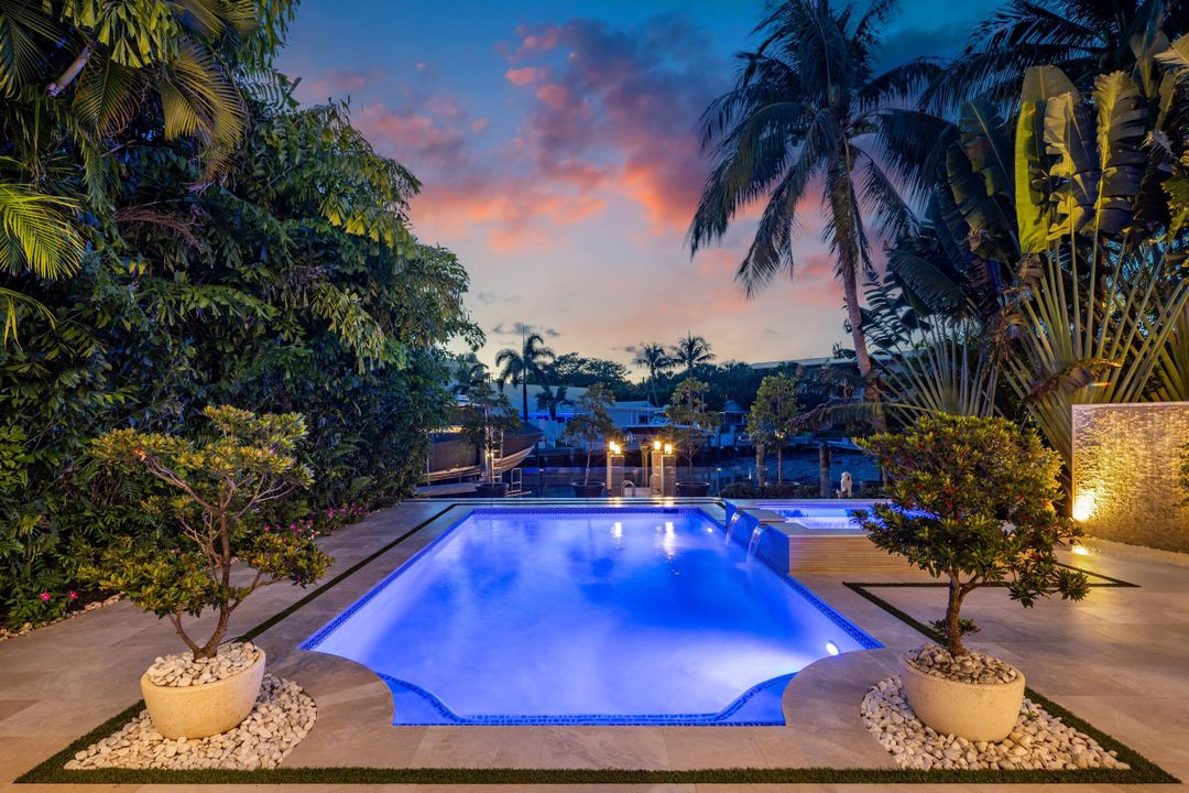 Под контрактом: $5,750,000 (5 спален, 7 ванн, 6051 Квадратных фут)