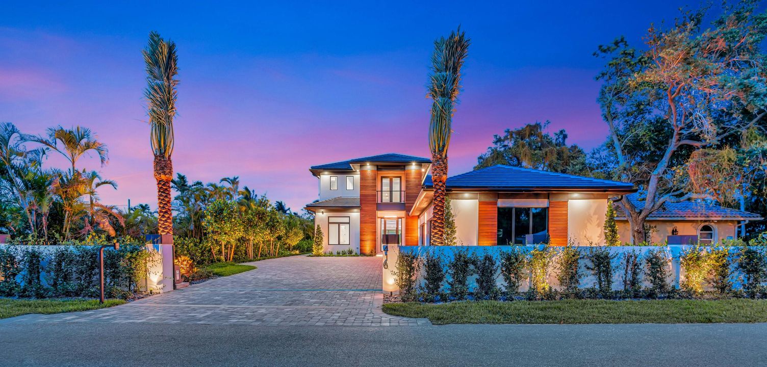 For Sale: $8,999,999 (7 beds, 8 baths, 8475 Square Feet)