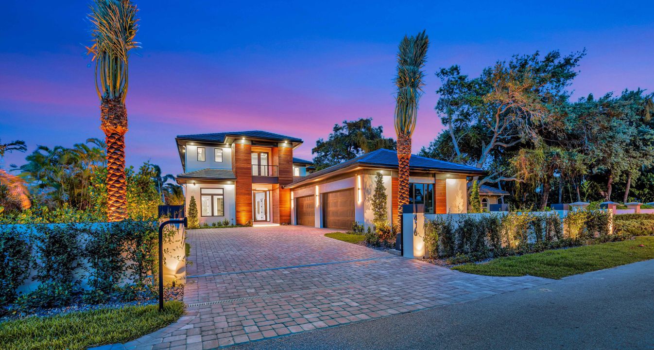 For Sale: $8,999,999 (7 beds, 8 baths, 8475 Square Feet)