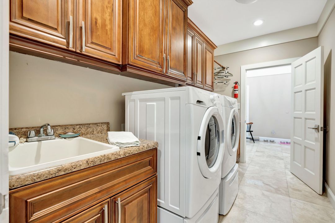 На продажу: $990,000 (3 спален, 3 ванн, 3513 Квадратных фут)