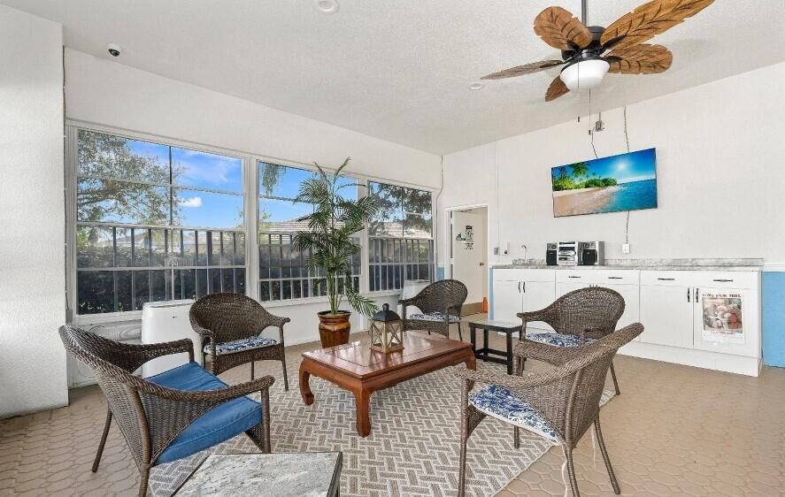 For Sale: $231,000 (2 beds, 2 baths, 1152 Square Feet)