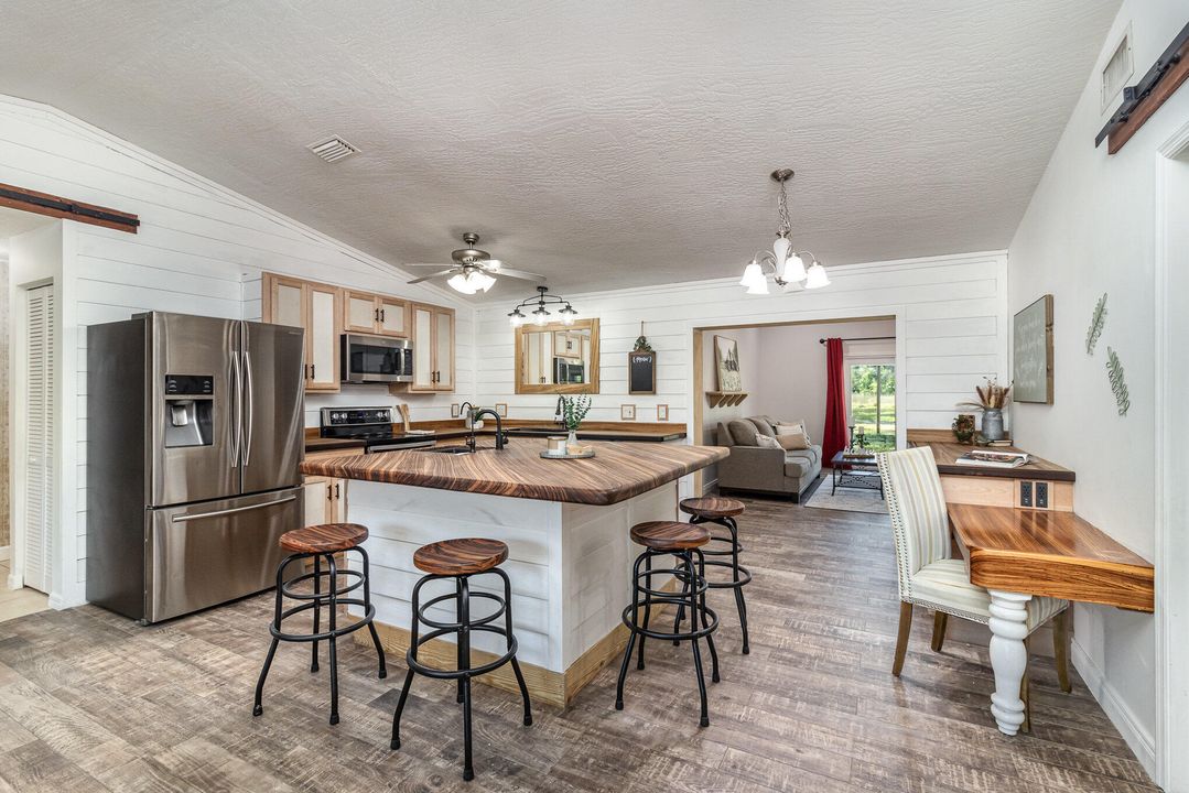 Active With Contract: $350,000 (4 beds, 3 baths, 2184 Square Feet)