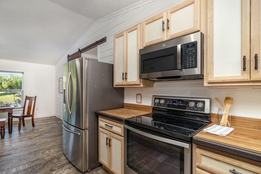 Active With Contract: $350,000 (4 beds, 3 baths, 2184 Square Feet)