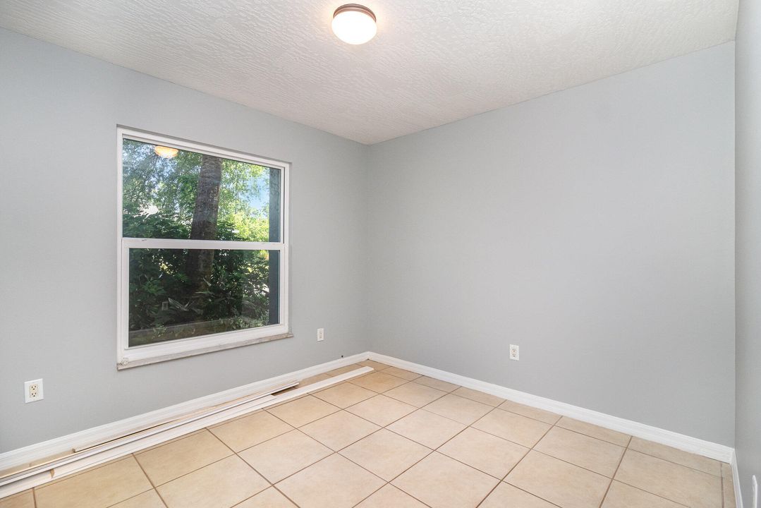 Active With Contract: $350,000 (4 beds, 3 baths, 2184 Square Feet)