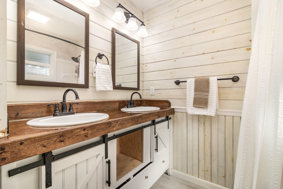 Active With Contract: $350,000 (4 beds, 3 baths, 2184 Square Feet)