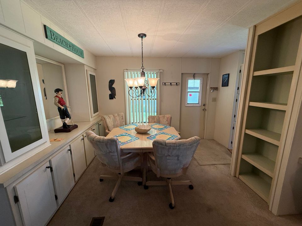 For Sale: $179,000 (2 beds, 2 baths, 960 Square Feet)