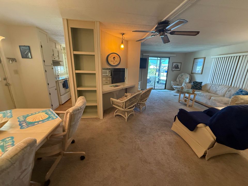 For Sale: $179,000 (2 beds, 2 baths, 960 Square Feet)