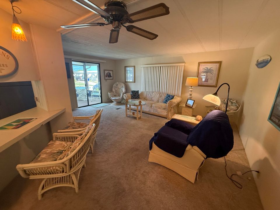 For Sale: $179,000 (2 beds, 2 baths, 960 Square Feet)