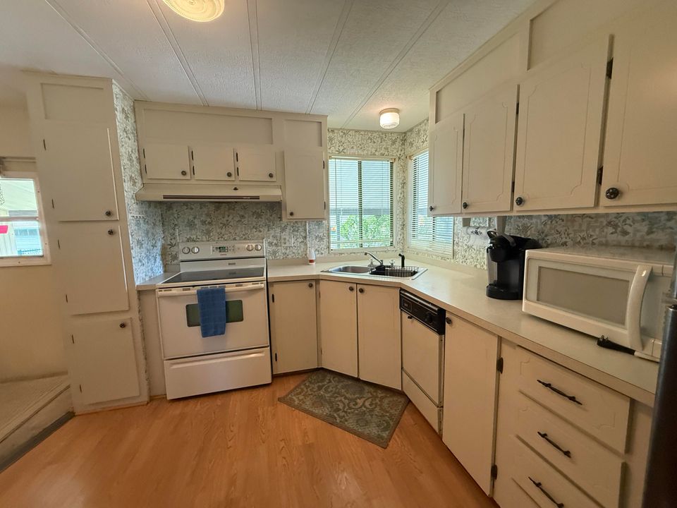 For Sale: $179,000 (2 beds, 2 baths, 960 Square Feet)