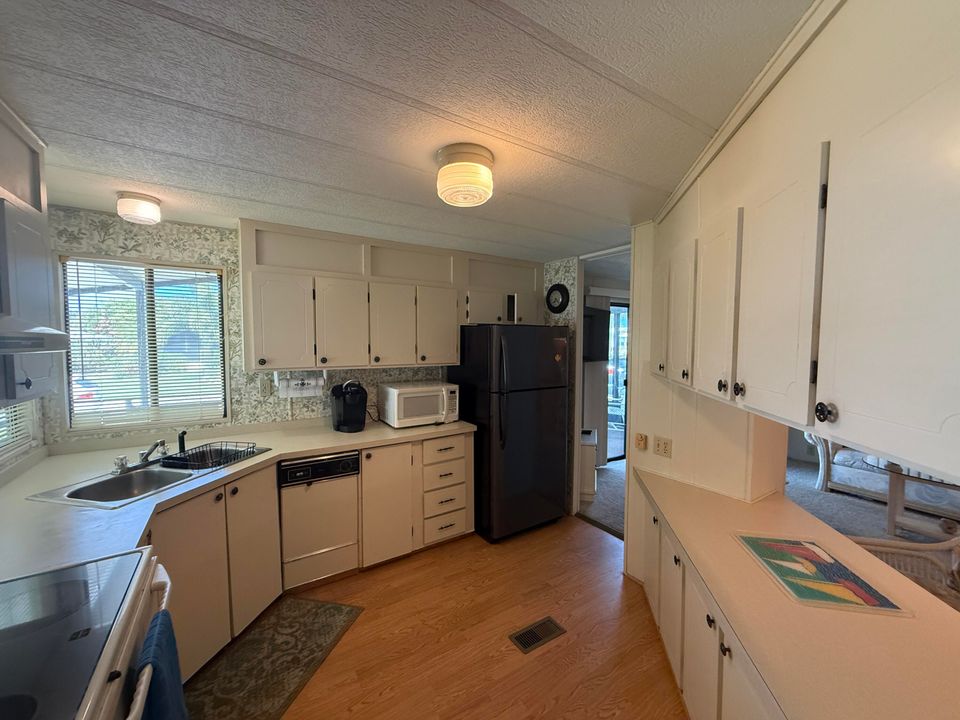 For Sale: $179,000 (2 beds, 2 baths, 960 Square Feet)