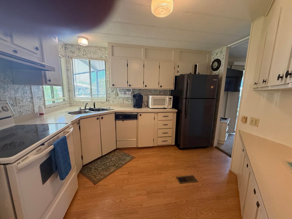 For Sale: $179,000 (2 beds, 2 baths, 960 Square Feet)