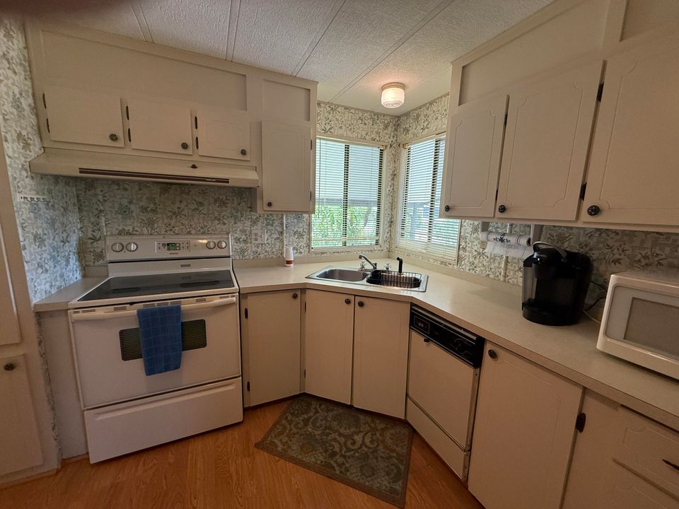 For Sale: $179,000 (2 beds, 2 baths, 960 Square Feet)
