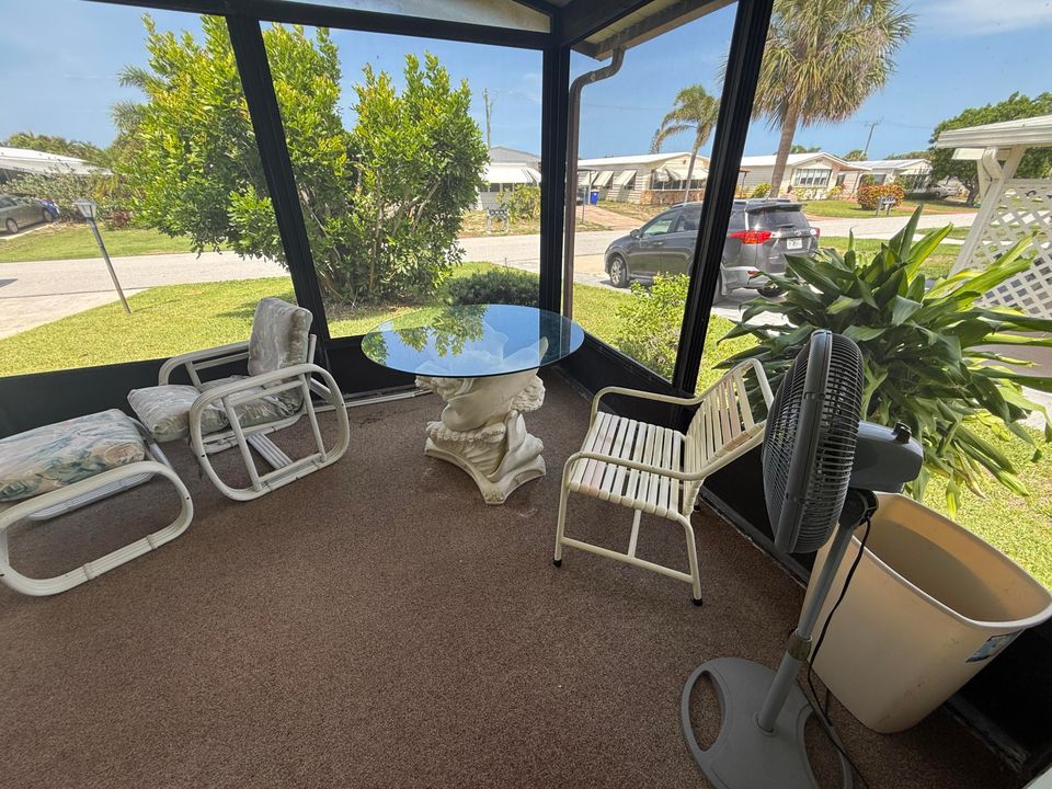 For Sale: $179,000 (2 beds, 2 baths, 960 Square Feet)