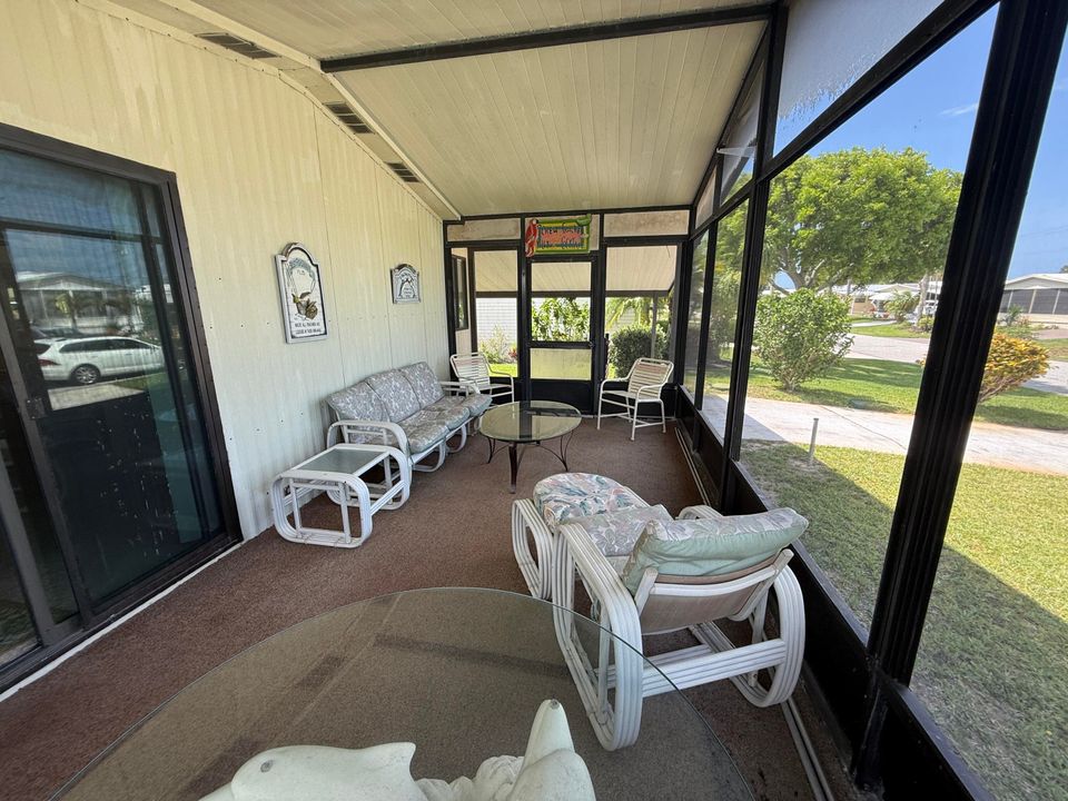 For Sale: $179,000 (2 beds, 2 baths, 960 Square Feet)