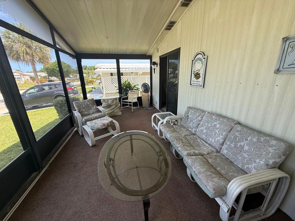 For Sale: $179,000 (2 beds, 2 baths, 960 Square Feet)