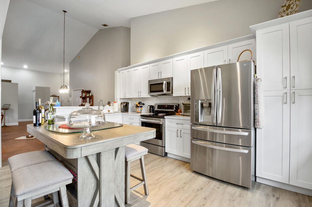 Под контрактом: $4,350 (3 спален, 2 ванн, 1615 Квадратных фут)