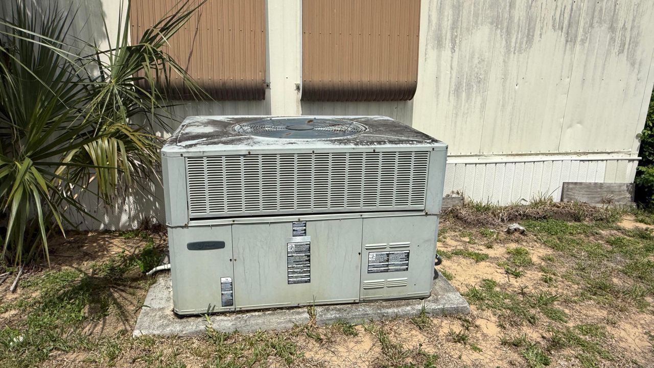 For Sale: $179,000 (2 beds, 2 baths, 960 Square Feet)