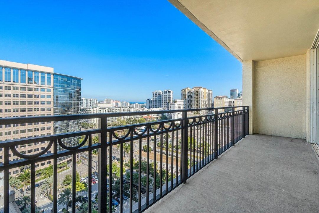 Activo con contrato: $745,000 (2 camas, 2 baños, 1226 Pies cuadrados)