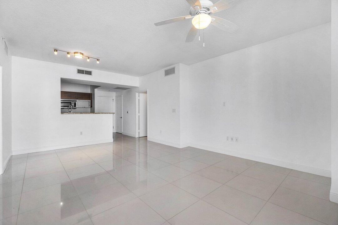 Activo con contrato: $745,000 (2 camas, 2 baños, 1226 Pies cuadrados)