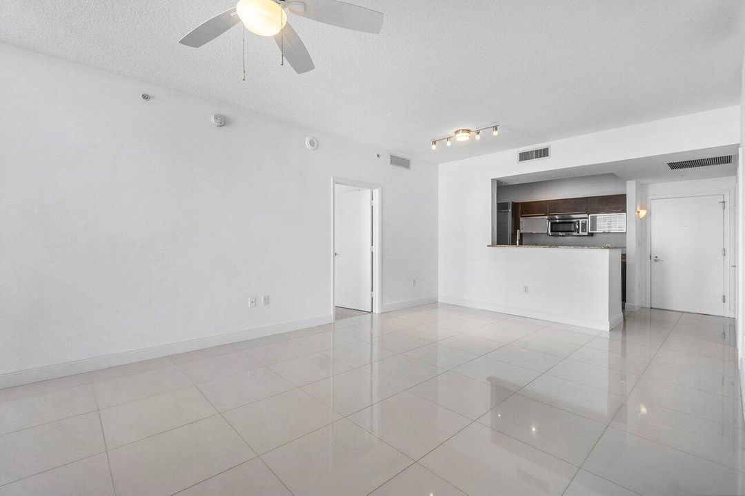 Activo con contrato: $745,000 (2 camas, 2 baños, 1226 Pies cuadrados)