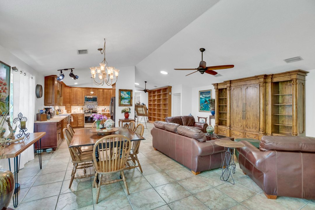 En Venta: $850,000 (3 camas, 2 baños, 2468 Pies cuadrados)