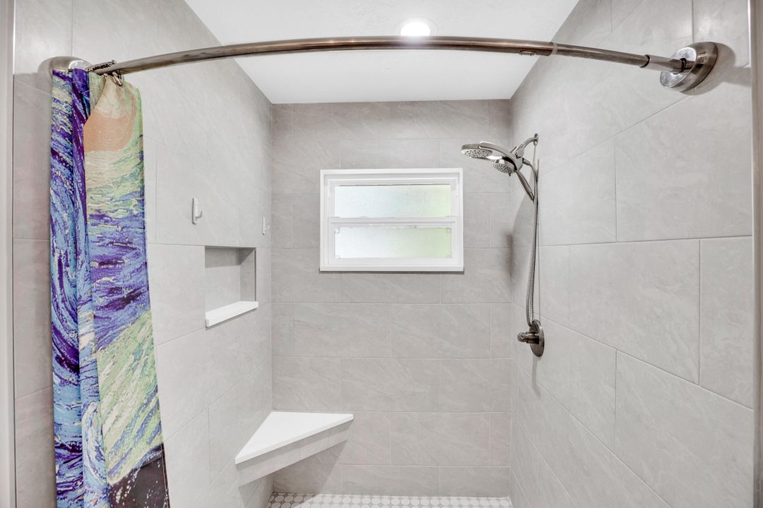 En Venta: $850,000 (3 camas, 2 baños, 2468 Pies cuadrados)