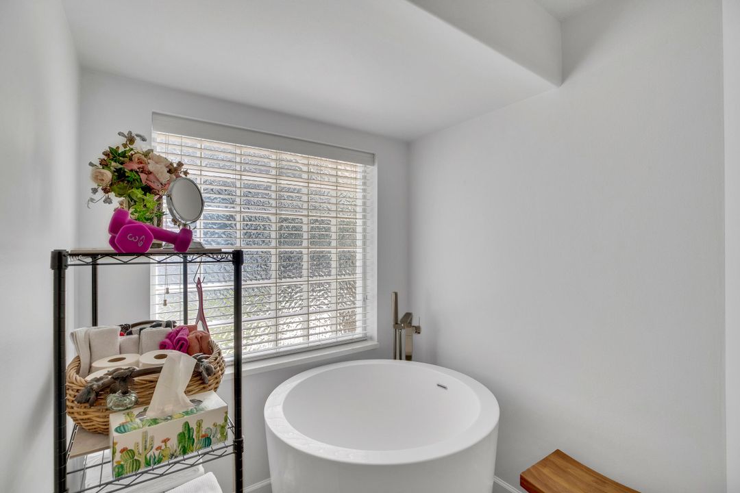 En Venta: $850,000 (3 camas, 2 baños, 2468 Pies cuadrados)