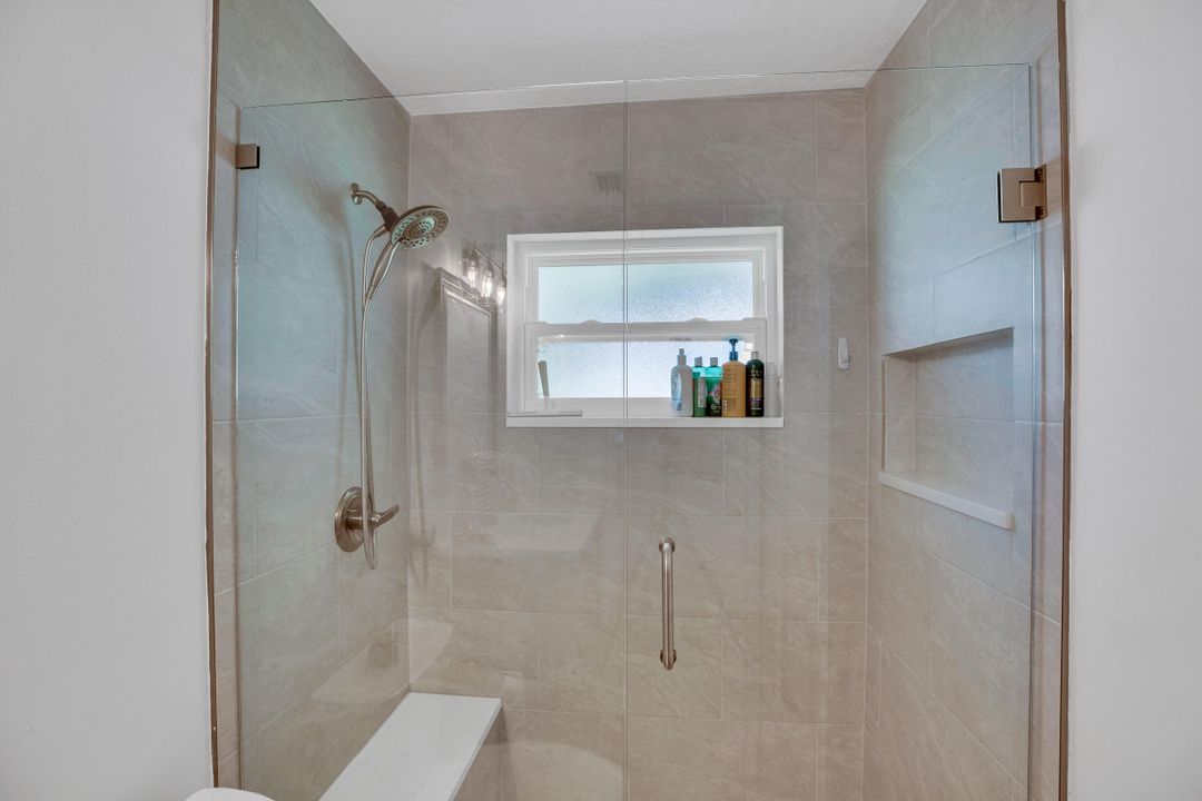 En Venta: $850,000 (3 camas, 2 baños, 2468 Pies cuadrados)