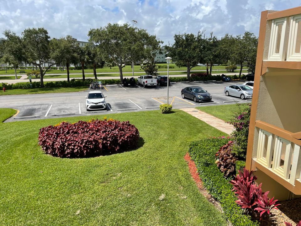 待售: $97,500 (1 贝兹, 1 浴室, 806 平方英尺)