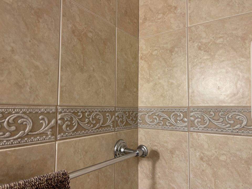 待售: $97,500 (1 贝兹, 1 浴室, 806 平方英尺)