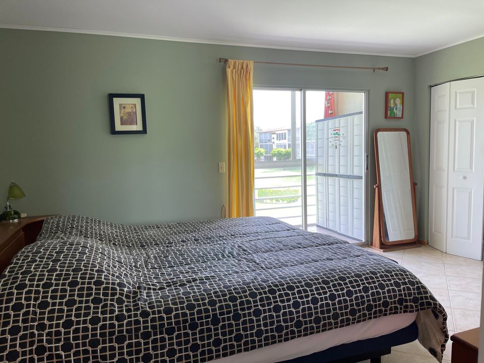 待售: $97,500 (1 贝兹, 1 浴室, 806 平方英尺)