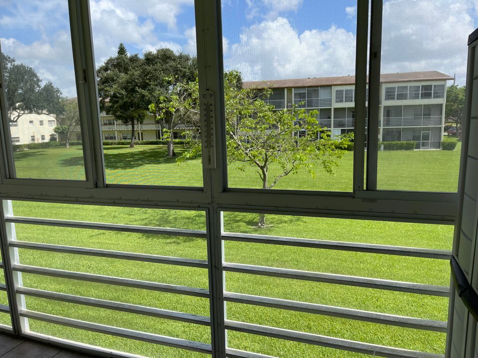 待售: $97,500 (1 贝兹, 1 浴室, 806 平方英尺)