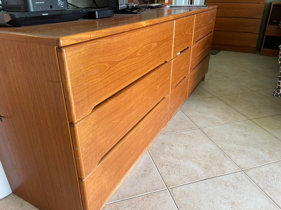 待售: $97,500 (1 贝兹, 1 浴室, 806 平方英尺)