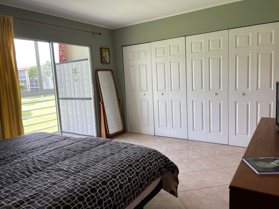 待售: $97,500 (1 贝兹, 1 浴室, 806 平方英尺)