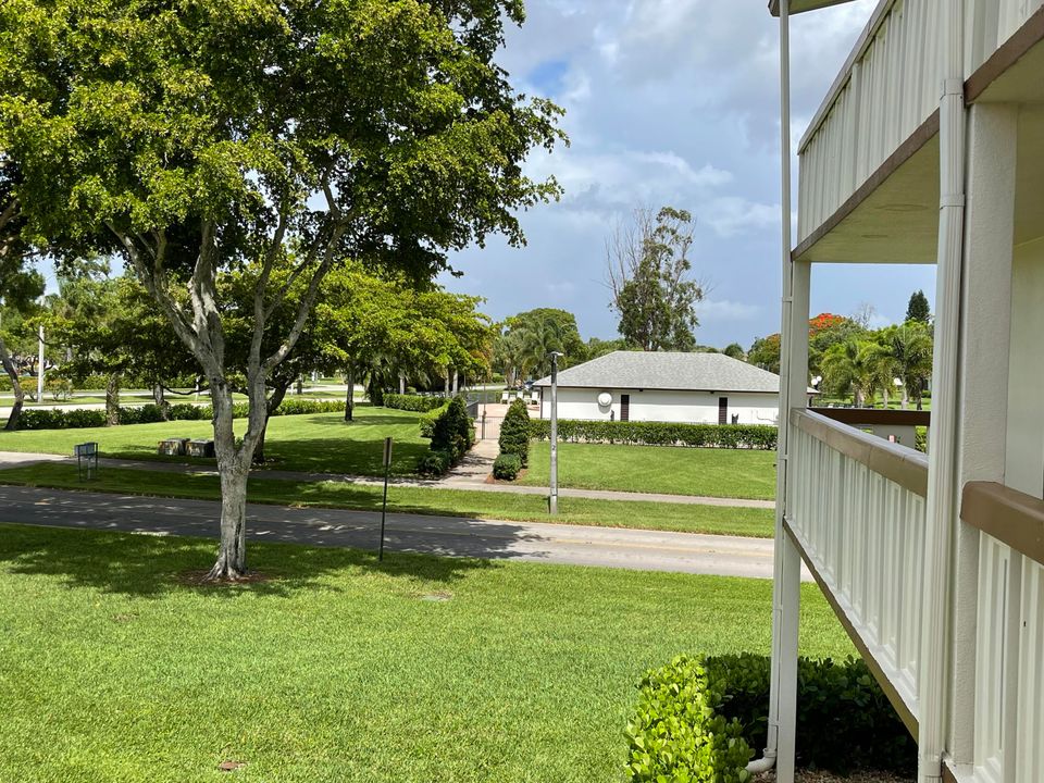 待售: $97,500 (1 贝兹, 1 浴室, 806 平方英尺)