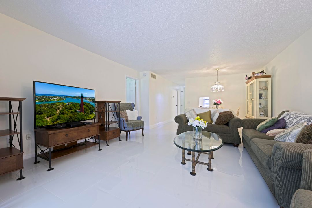 待售: $374,900 (2 贝兹, 2 浴室, 1000 平方英尺)