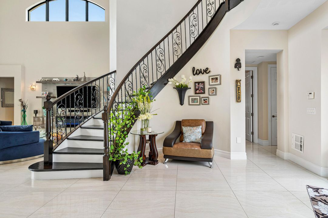 Под контрактом: $10,999 (4 спален, 4 ванн, 3926 Квадратных фут)