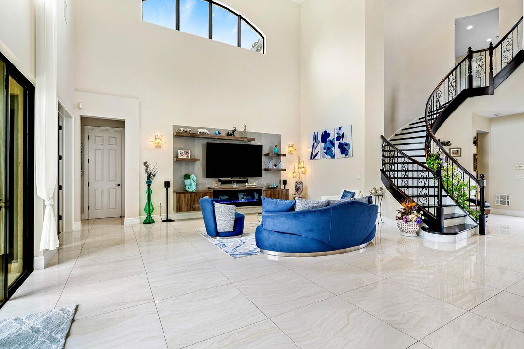 Под контрактом: $10,999 (4 спален, 4 ванн, 3926 Квадратных фут)