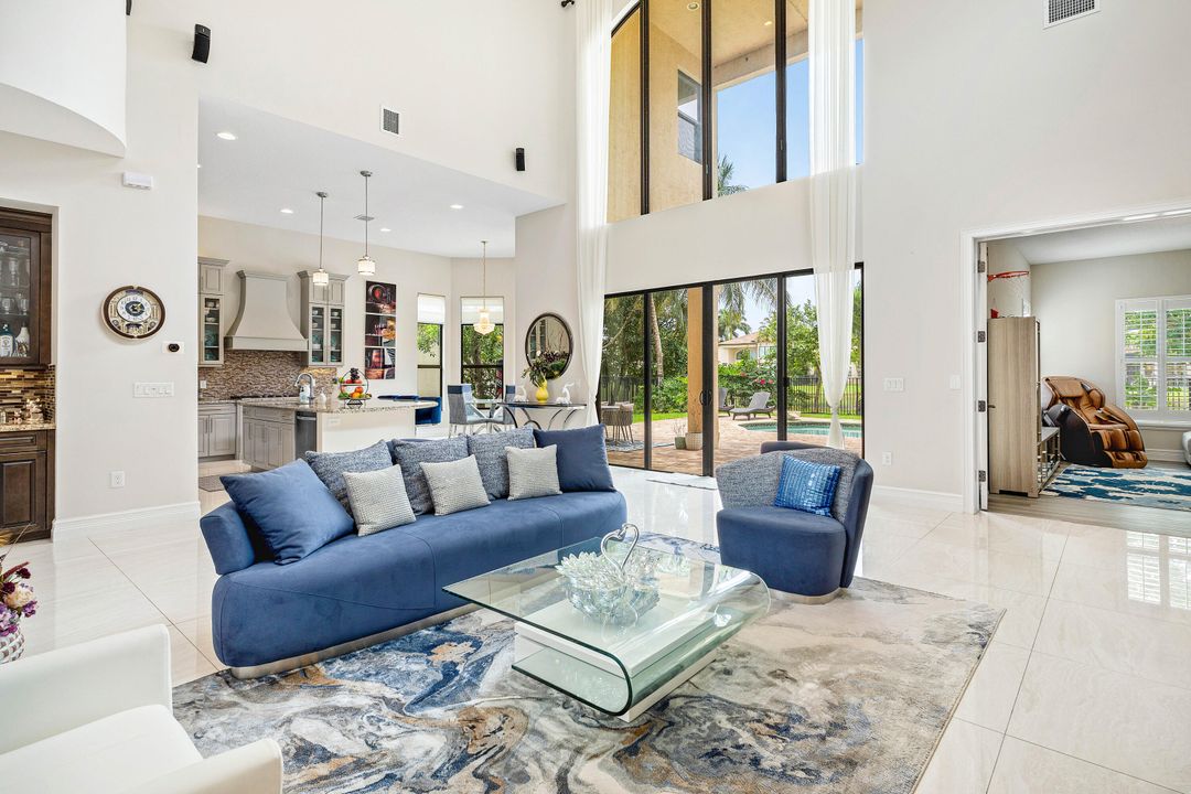 Под контрактом: $10,999 (4 спален, 4 ванн, 3926 Квадратных фут)