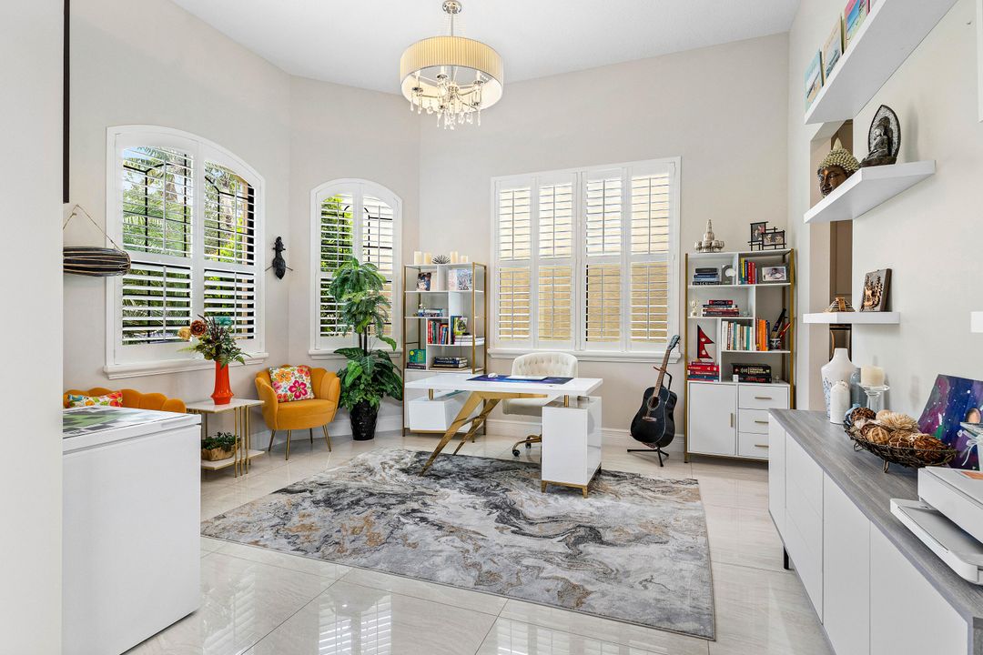 Под контрактом: $10,999 (4 спален, 4 ванн, 3926 Квадратных фут)