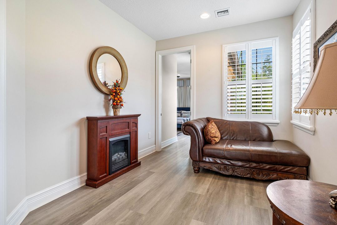 Под контрактом: $10,999 (4 спален, 4 ванн, 3926 Квадратных фут)