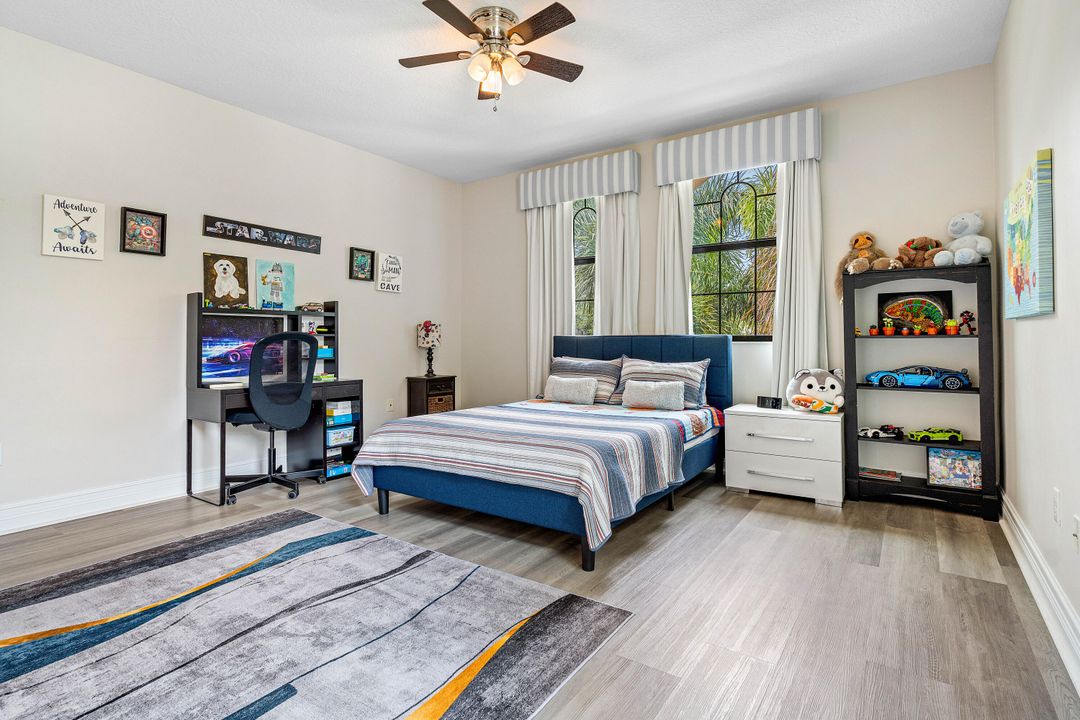 Под контрактом: $10,999 (4 спален, 4 ванн, 3926 Квадратных фут)