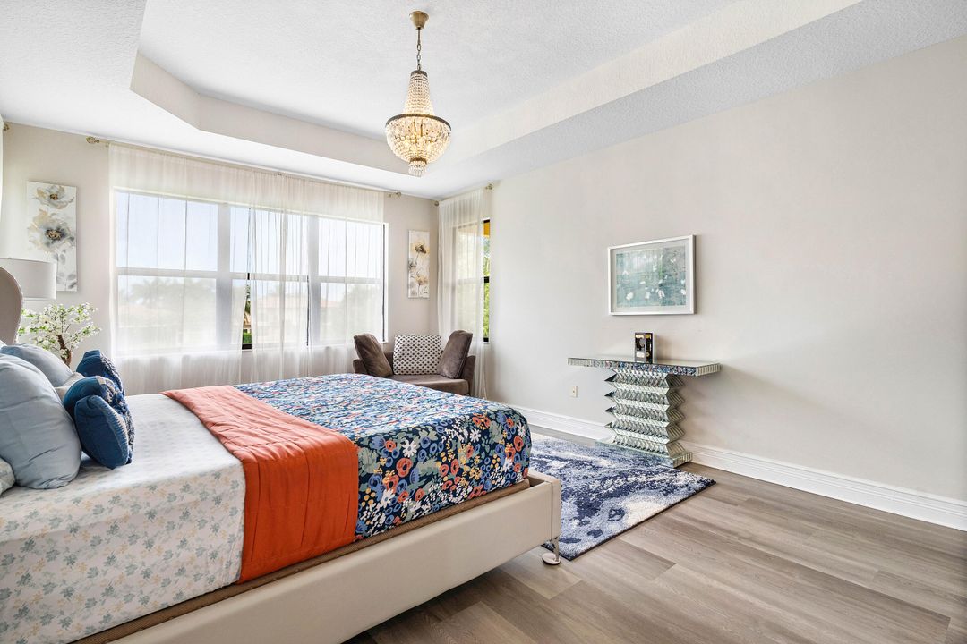 Под контрактом: $10,999 (4 спален, 4 ванн, 3926 Квадратных фут)