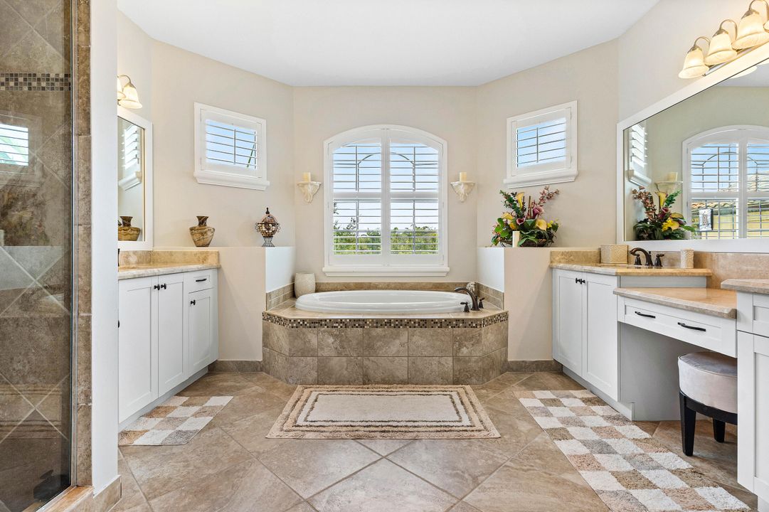 Под контрактом: $10,999 (4 спален, 4 ванн, 3926 Квадратных фут)